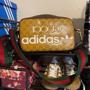 Adidas Gucci crossbody bag with matching Adidas Tennis shoes size 6.5